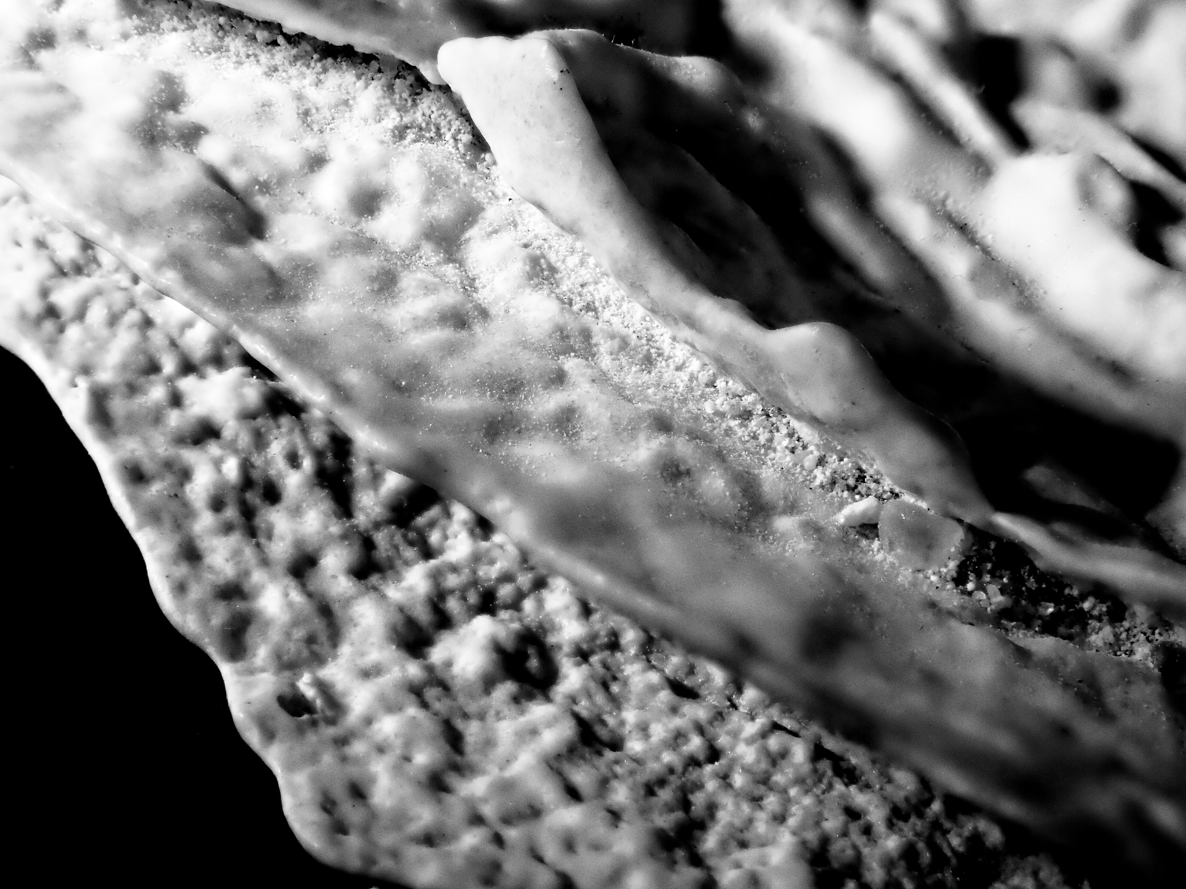 lamellar sediment with intercalated sand grains, White Desert (Egypt)
