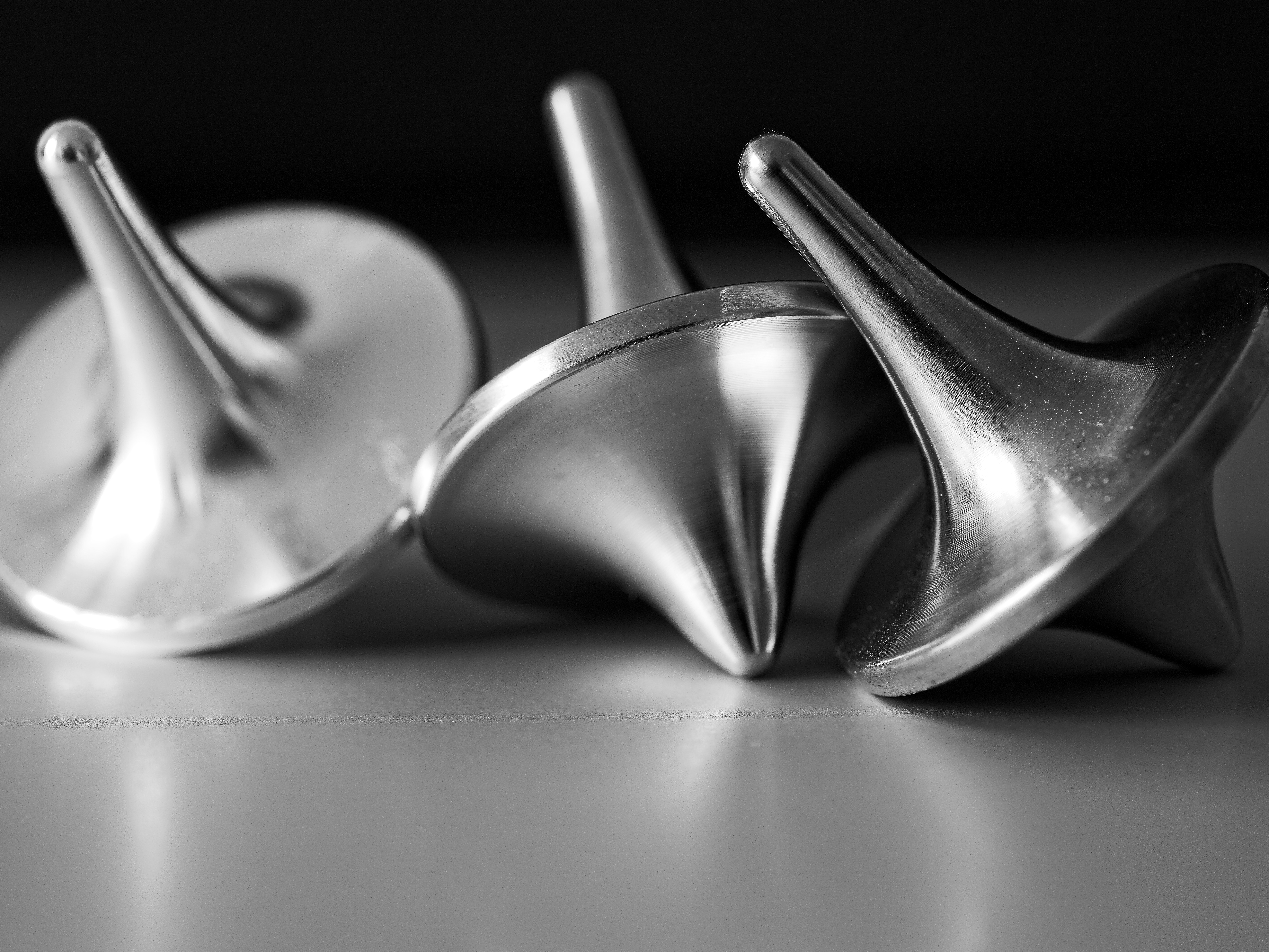 spinning tops from Al, Zr and Hu