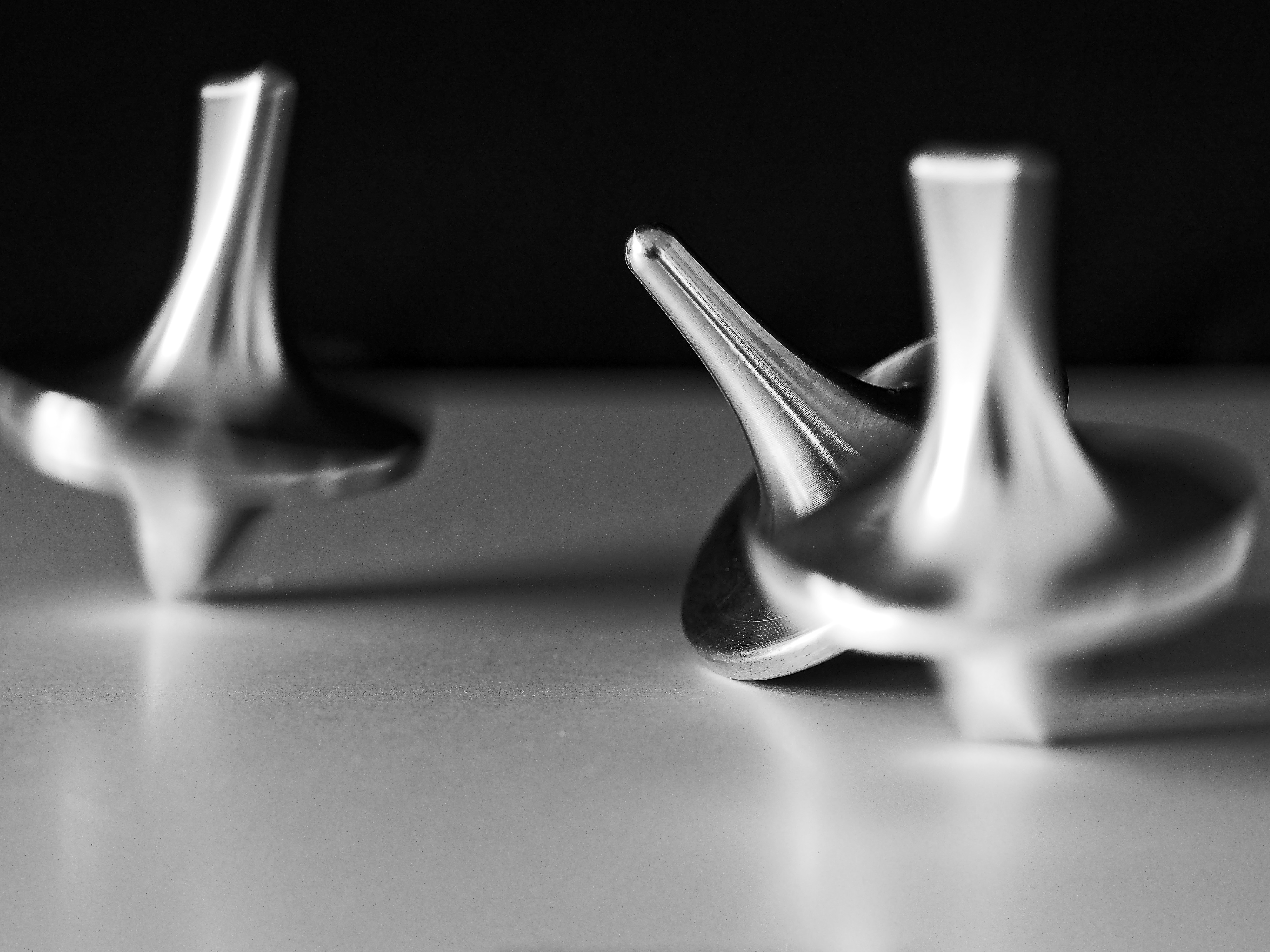 spinning tops from Al, Zr and Hu