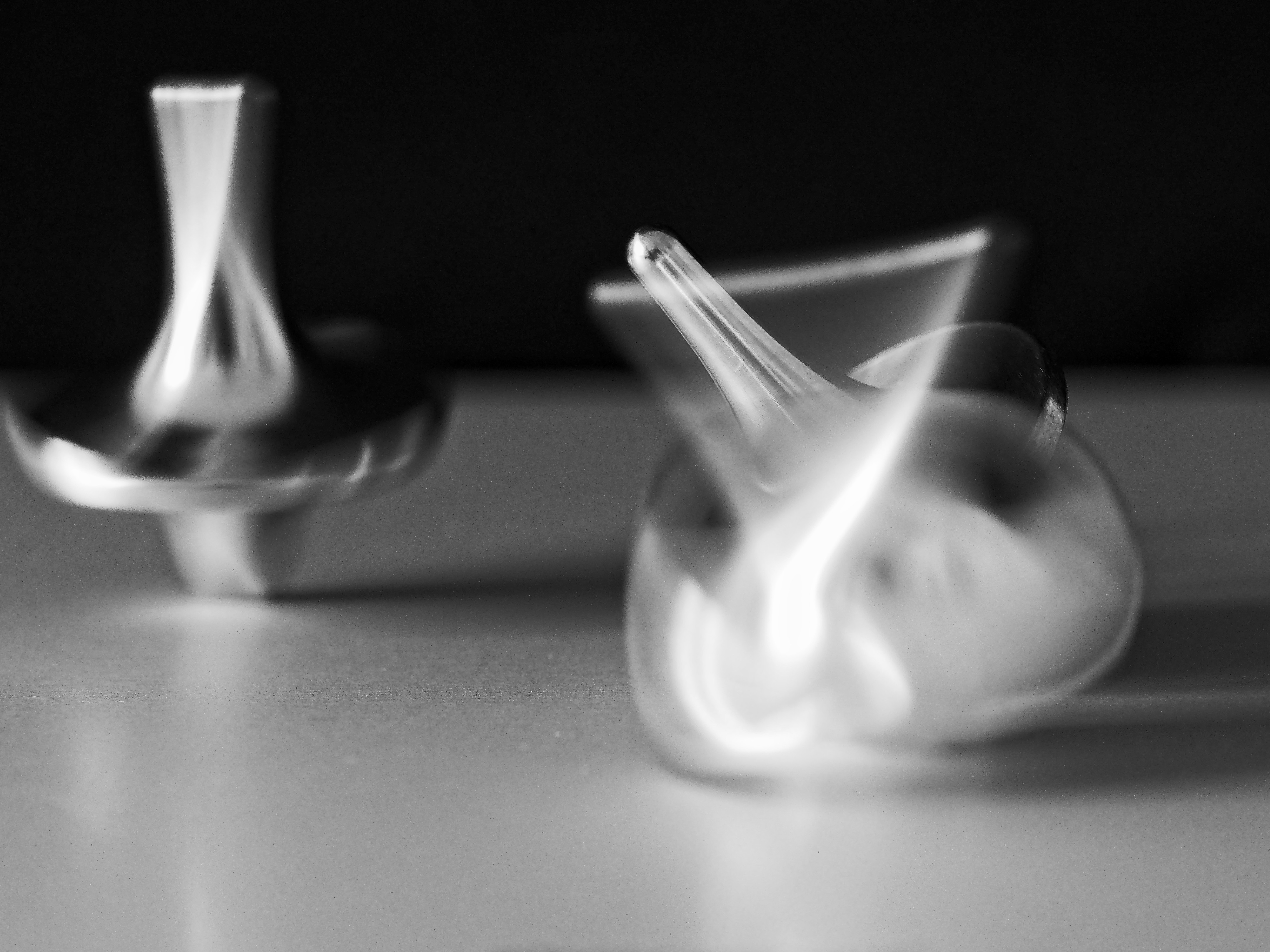 spinning tops from Al, Zr and Hu