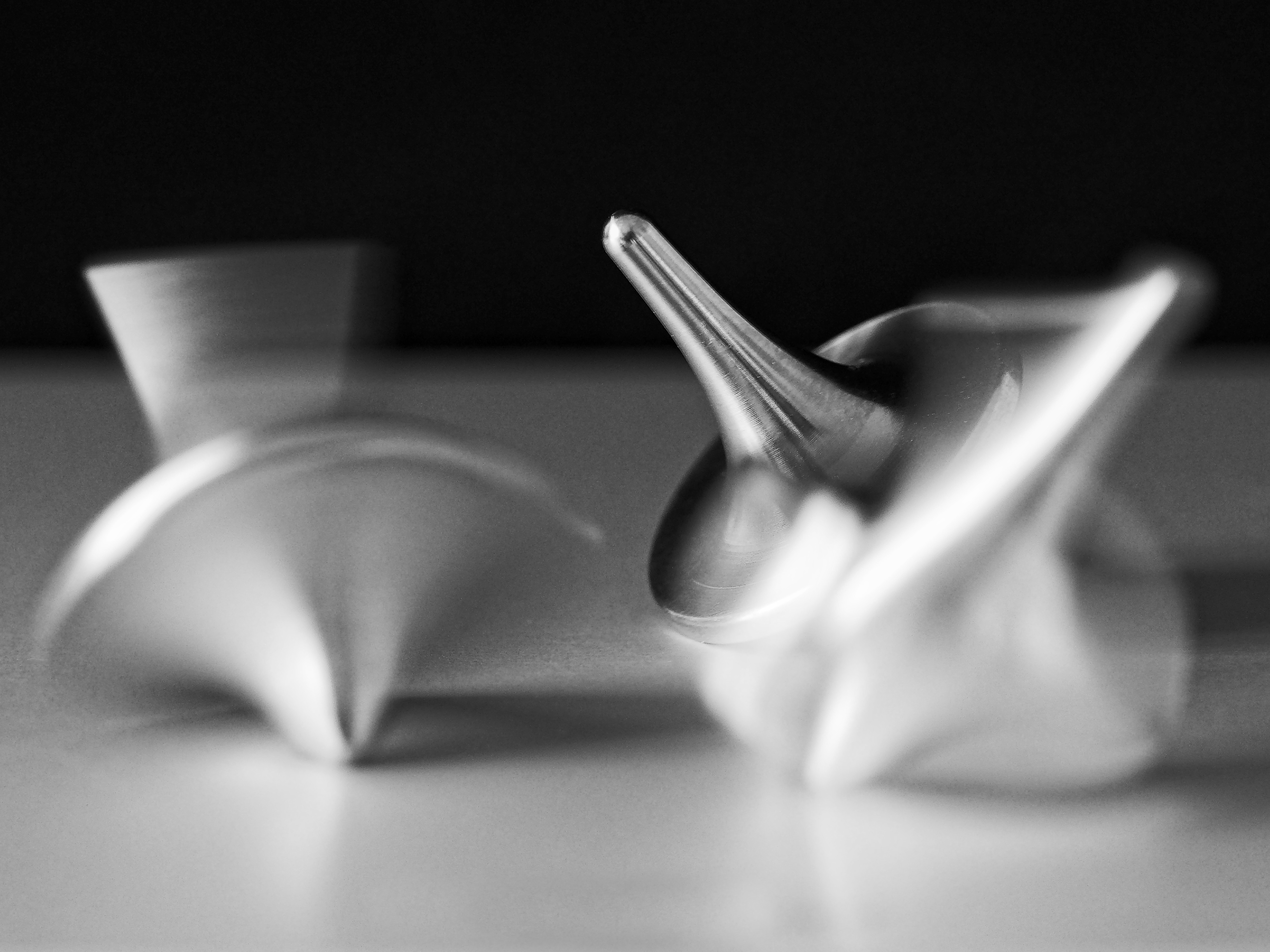 spinning tops from Al, Zr and Hu