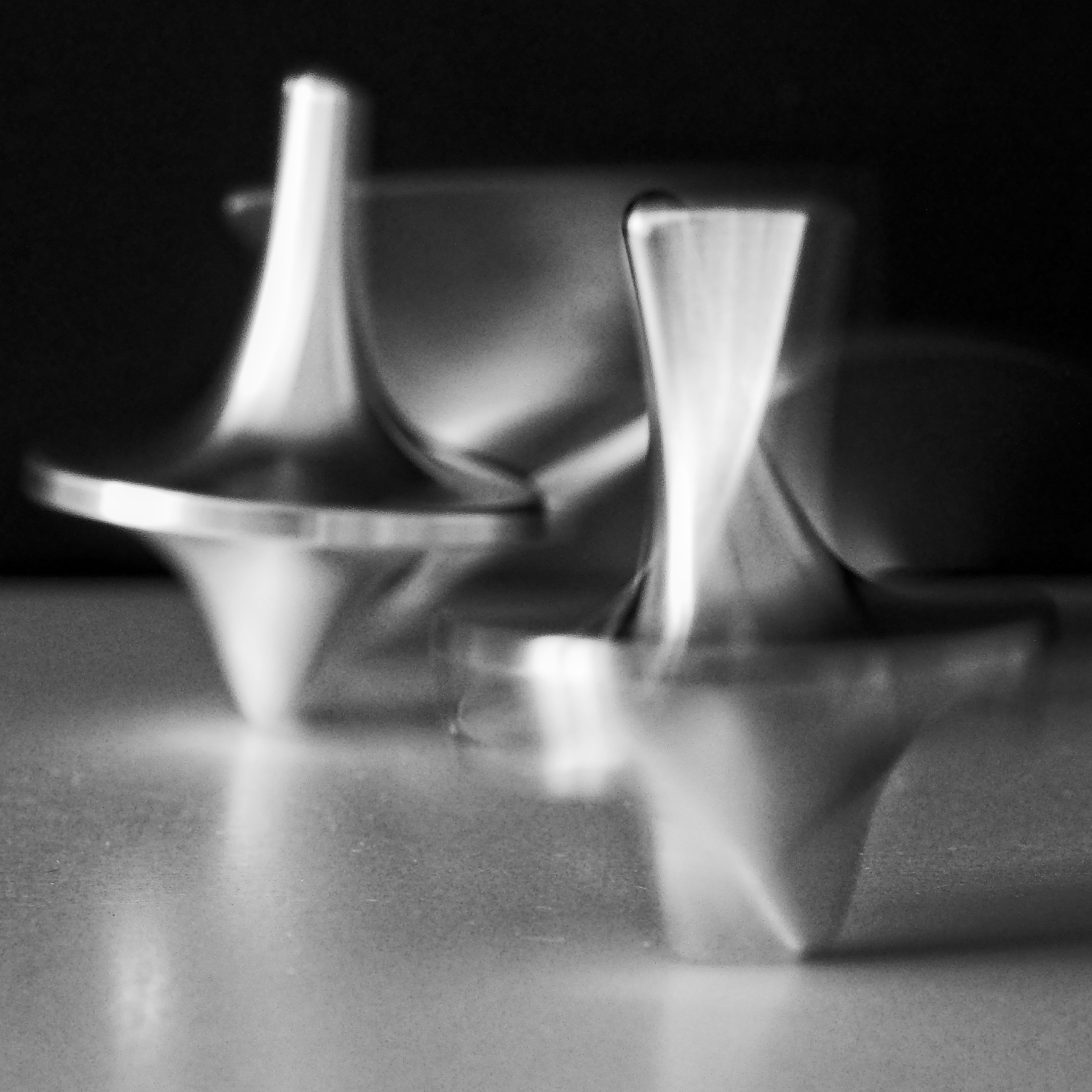 spinning tops from Al, Zr and Hu